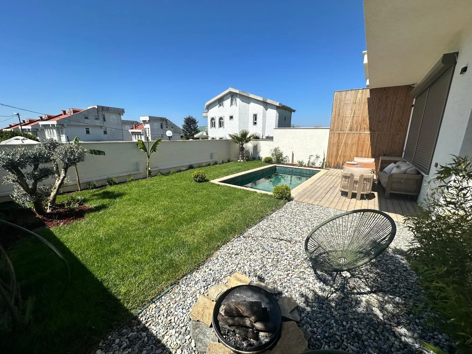 The Villa Dia garden, landscaping and seating area